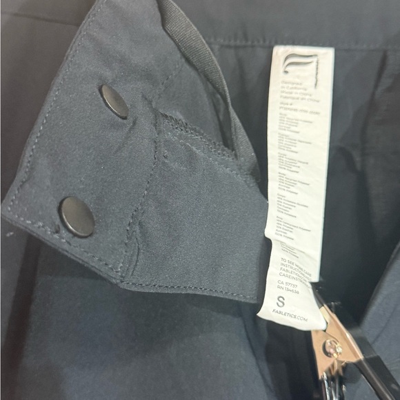 NWOT Fabletics The Only Pants Stretchy Black Men’s Size Small - Picture 9 of 9